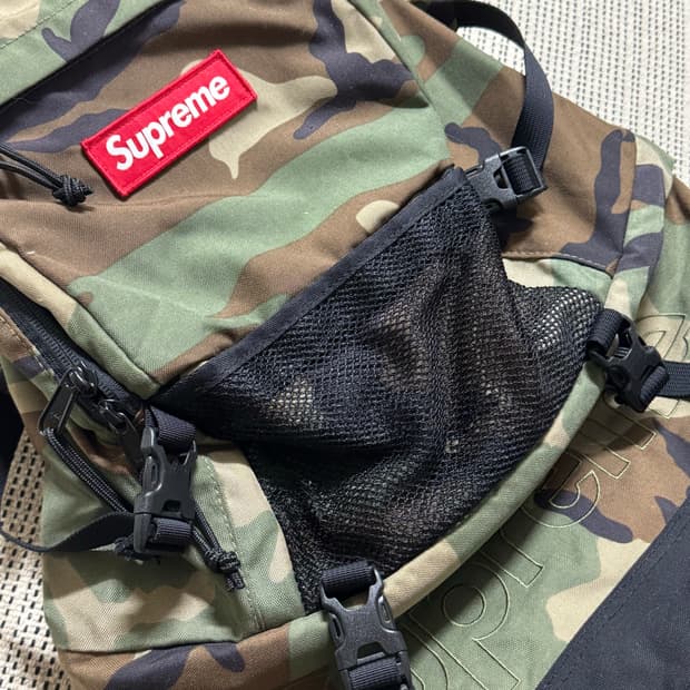 슈프림 15FW 컨투어 카모 우드랜드 백팩