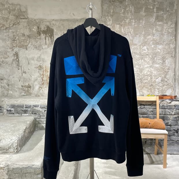 오프화이트 x 도버 스트릿 마켓 블랙 그라데이션 로고 자수 후디