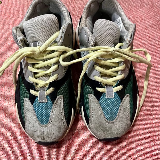 아디다스 이지부스트 웨이브러너 700 230