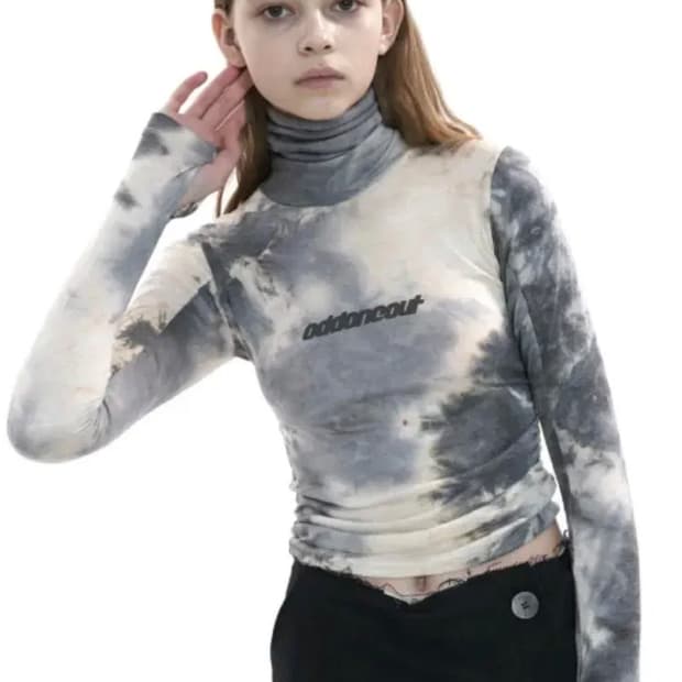 오드원아웃 다이 타이 터틀넥 베이지 새상품 원가이하