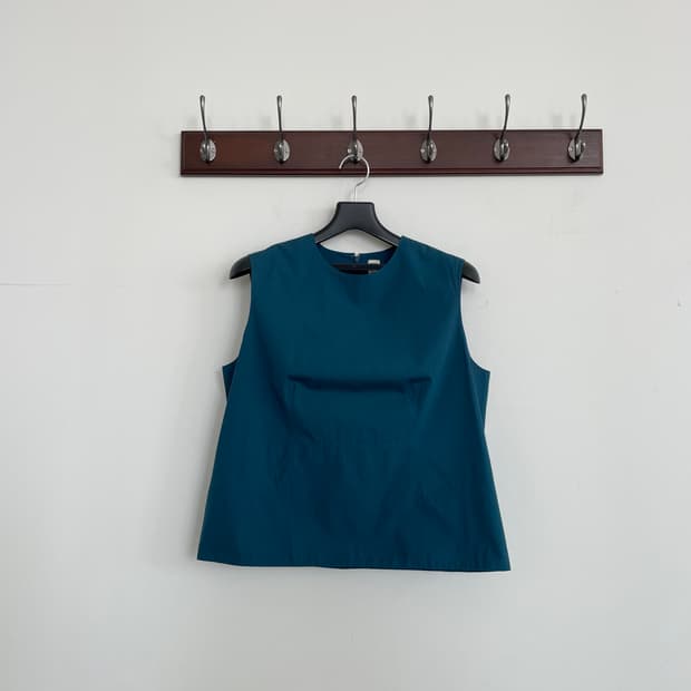 에르메스 슬리브리스 코튼 블라우스