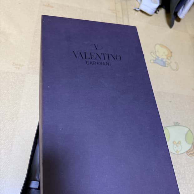 안냐세요 발렌티노 락스터드 41사이즈 판매합니다!!(진짜 이쁨)(정품)