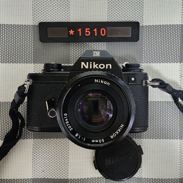 니콘 EM 필름카메라 1.8 단렌즈 블랙바디