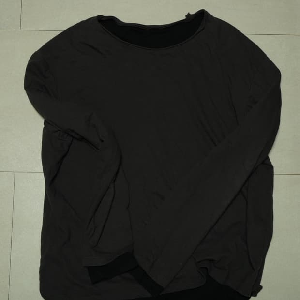 해칭룸 Two Face Tee chacoal/black