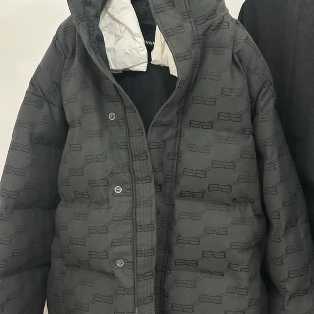발렌시아가 bb 로고 패딩 푸퍼 블랙 46 사이즈 새상품