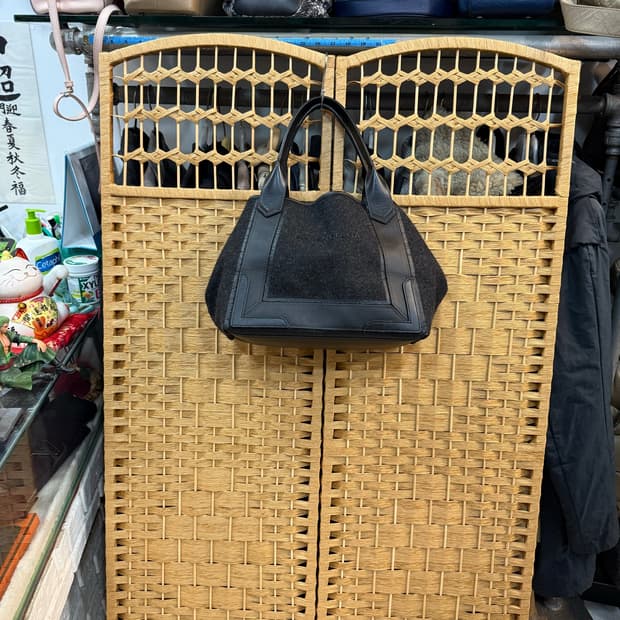 정품 발렌시아가 울 카바스 토트백 팝니다