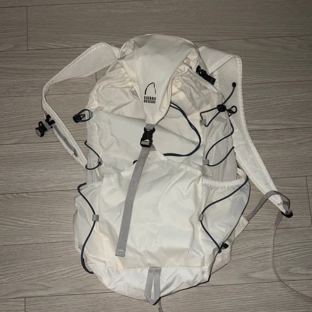 시에라디자인 라센 코듀라 초경량 백팩 17L 화이트