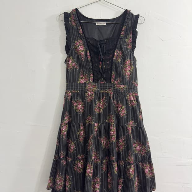 axes femme flossr eyelet dress
