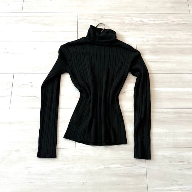 EGOIST Black knit top