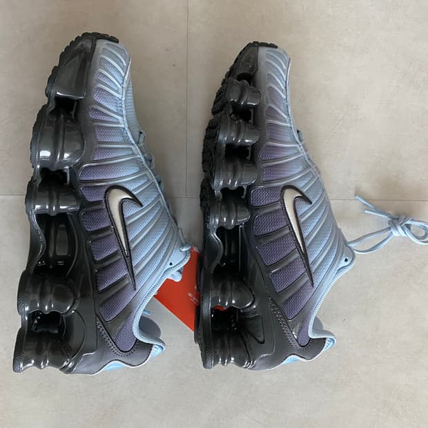 우먼 나이키 샥스 225,240,245