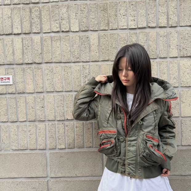 크롭 아웃포켓 디테일 봄버자켓
