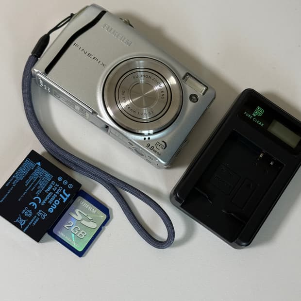 후지필름 파인픽스 F47 빈티지 디카 디지털카메라 실버