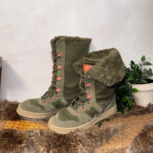 New Balance khaki knit fur boots