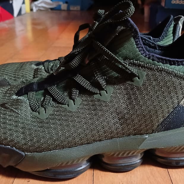 나이키 르브론16 로우 카모 275