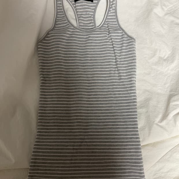 베이컨트아카이브 MAYA STRIPE SLEEVELESS TOP