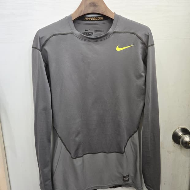 L,100 )) NIKE pro 나이키 긴팔티셔츠! 달라붙는 핏~