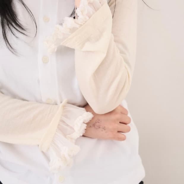 Comme des Garcons Frill sleeve button to