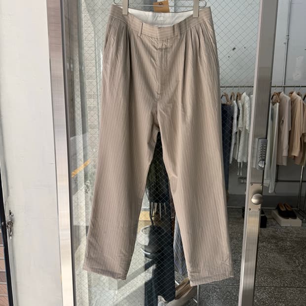 SEEALL 멀티 플리츠 핀스트라이프 와이드 트라우저