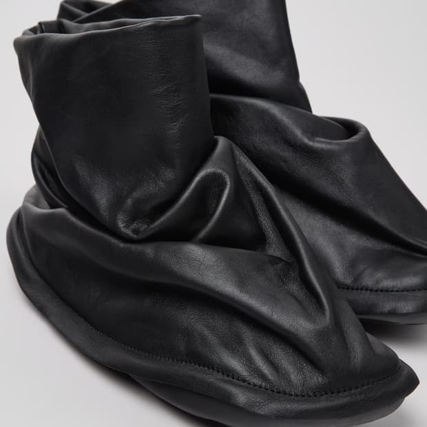 [38]이세이미야케 x 캠퍼 PEU FORM 앵클 부츠