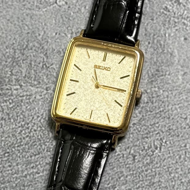 세이코 Seiko 샴페인 골드 다이얼 스퀘어 쿼츠