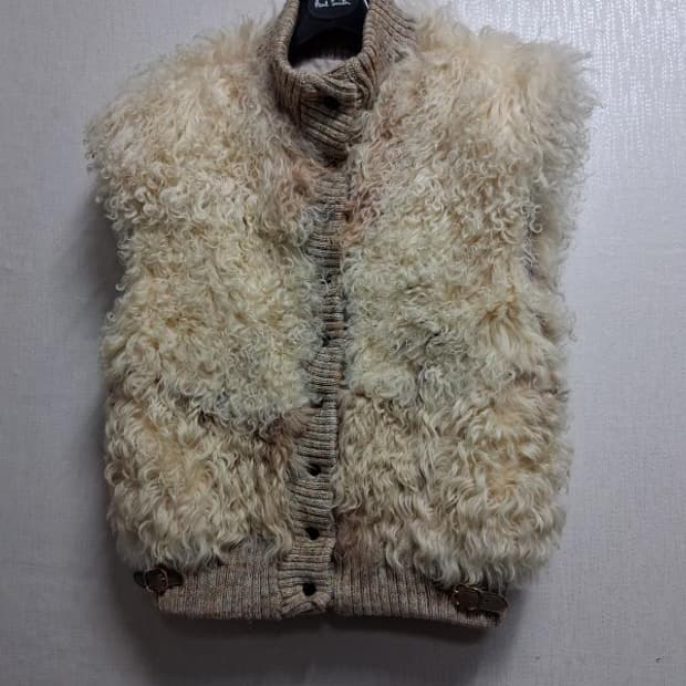일본빈티지 꼬불이 양털조끼 순모울니트배색 가오리루즈핏 66
원산지 일본 