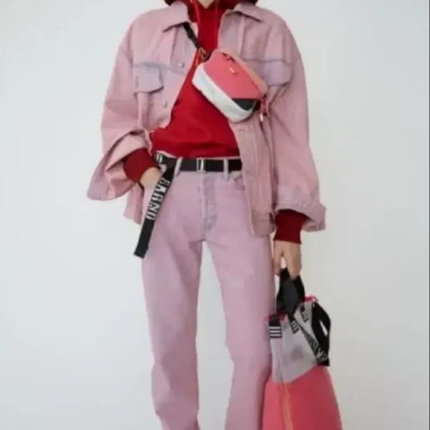 아크네스튜디오  크로스백