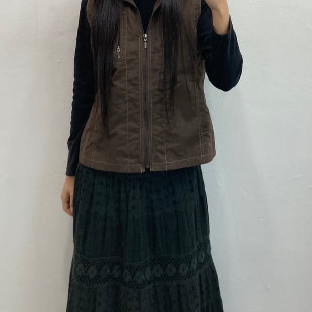 브라운 스티치 베스트