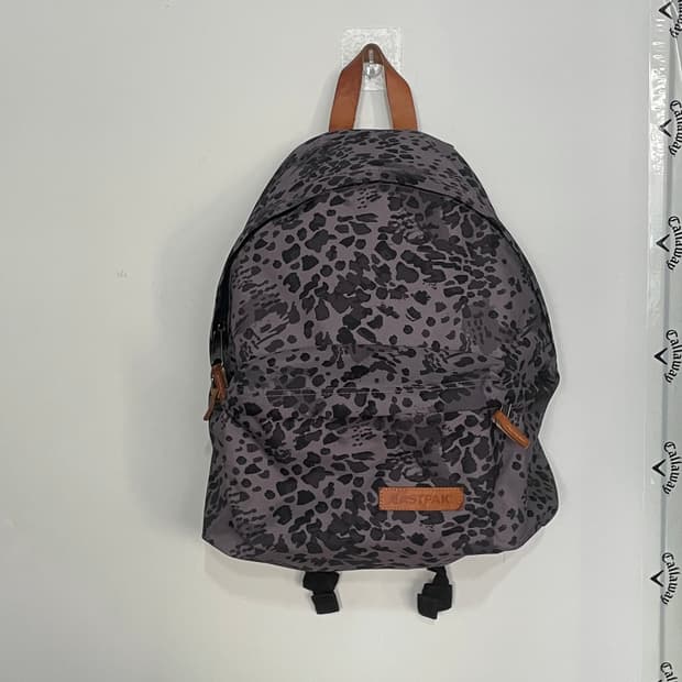이스트팩 레오파드 백팩