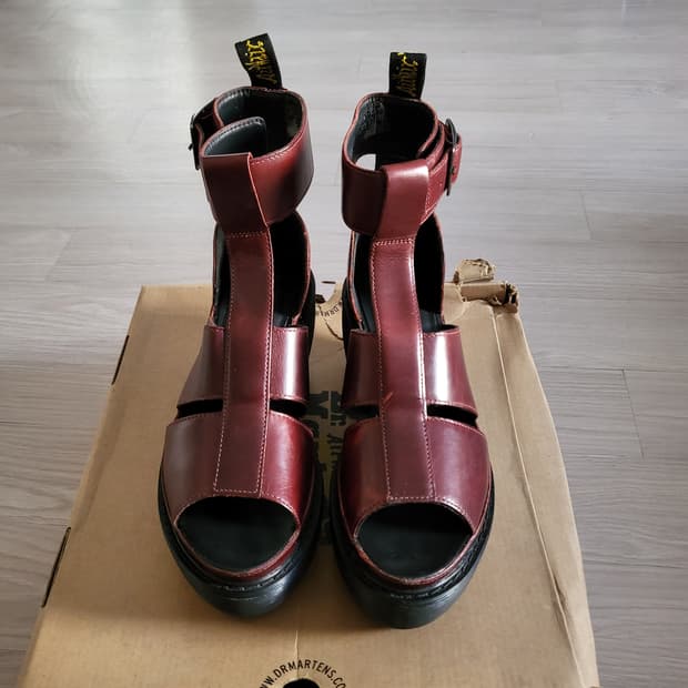 닥터마틴 스트랩 베시(uk4)새상품
