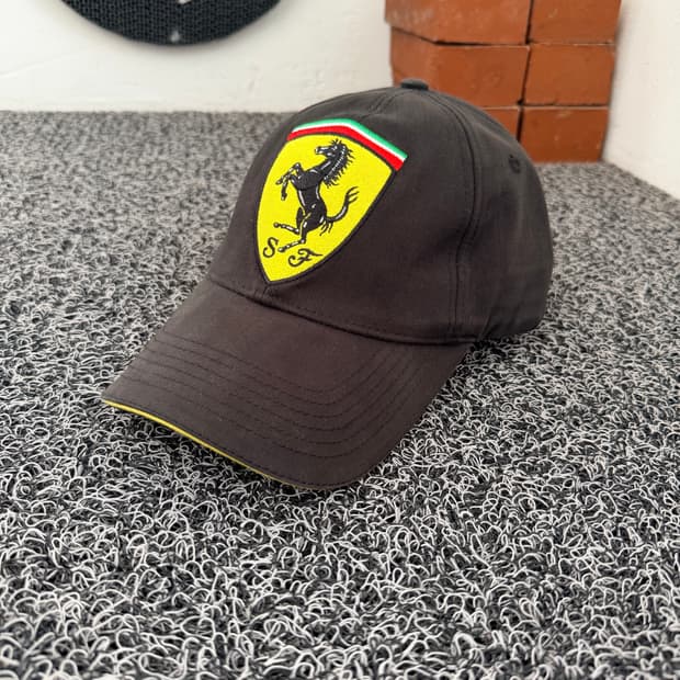 페라리(Ferrari) 스쿠데리아 클래식 로고 볼캡