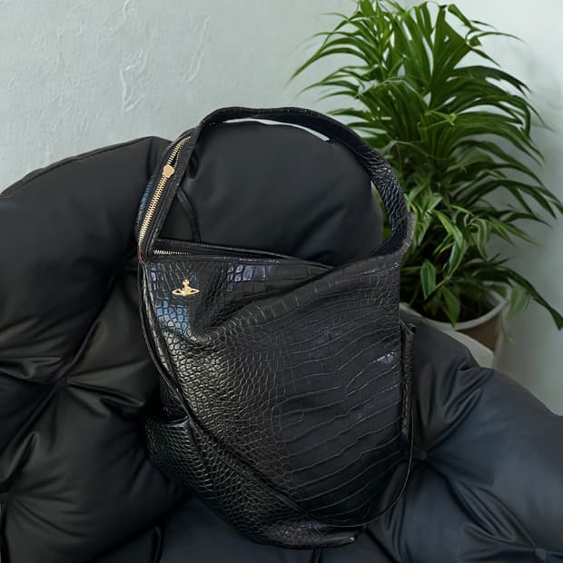 Rare 비비안웨스트우드 블랙 크로크 숄더백