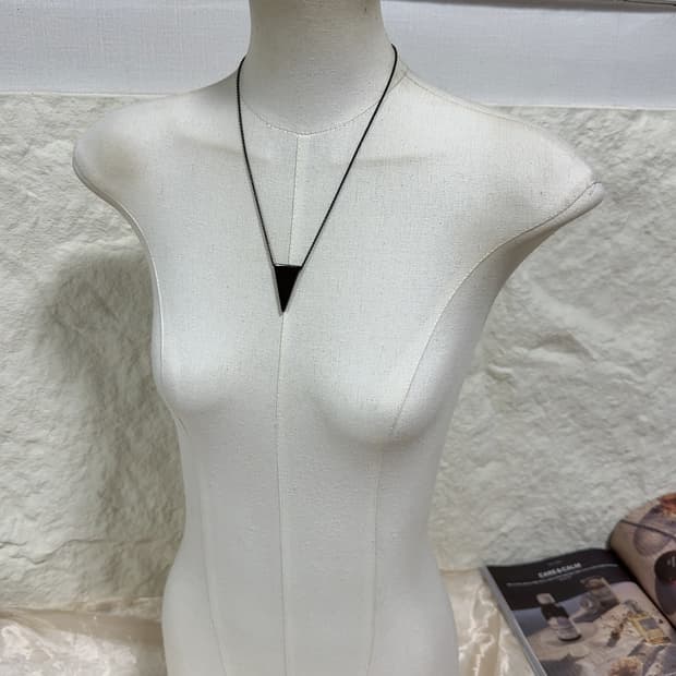 빈티지 고딕 ALDO 삼각형 목걸이