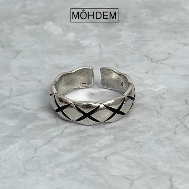 [Unisex] Coco 엠보 체크 실버 반지