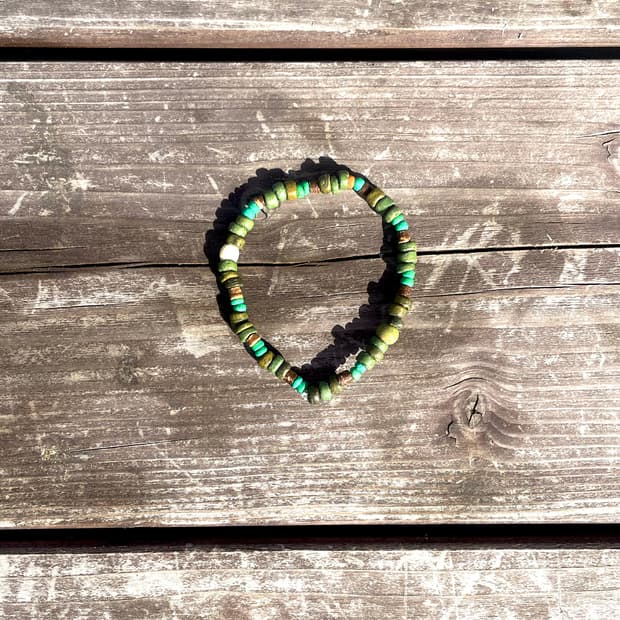 ••Bracelet•• 누군가의 과거가 될 용기에 대하여