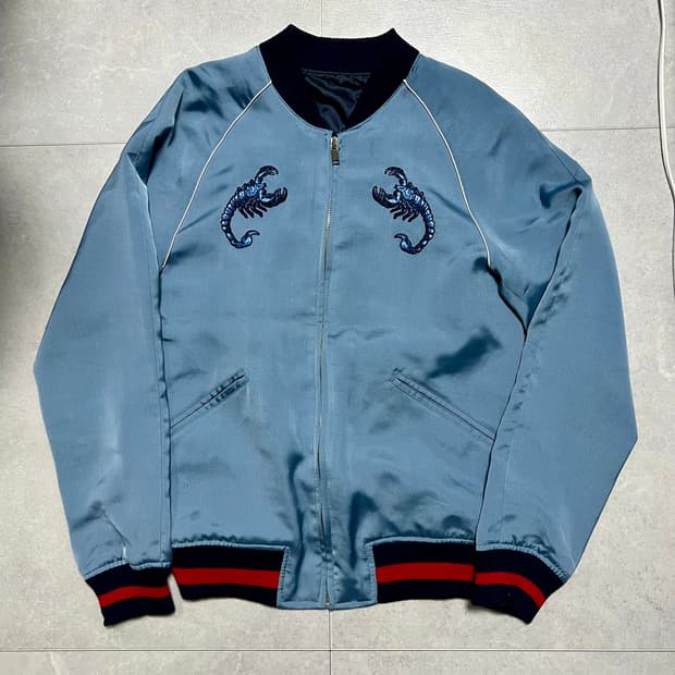 [실측M] 에잇세컨즈 X 지드래곤 콜라보 스콜피온 자수 스카잔 블루종