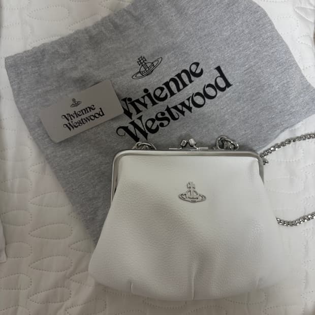 비비안웨스트우드 granny frame purse 화이트