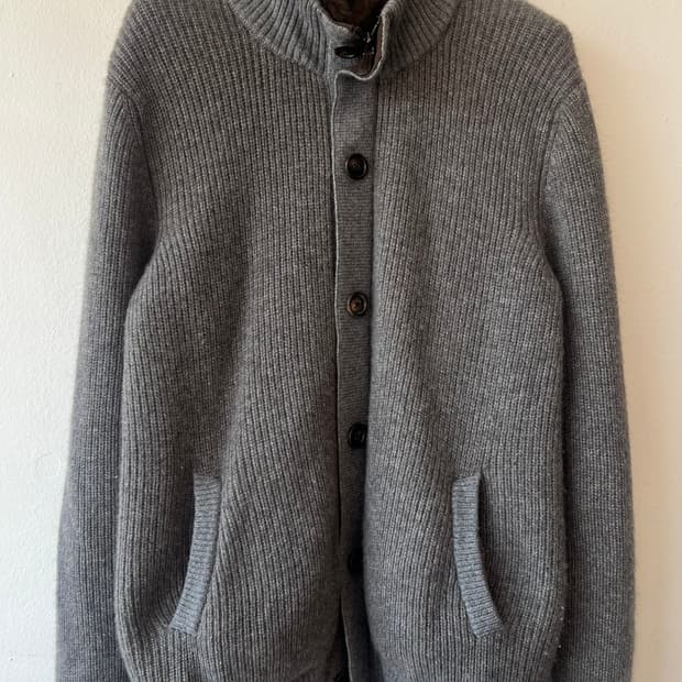 갤럭시 그레이 캐시미어 니트 모피트리밍점퍼