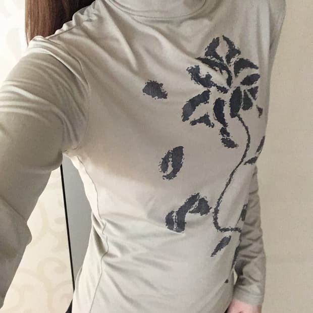 Oriental neck sleeveless T-shirt