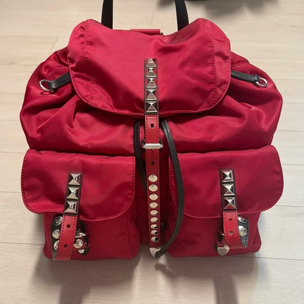 PRADA 프라다 스터드 테수토 나일론 백팩 레드 / 미사용 새상품