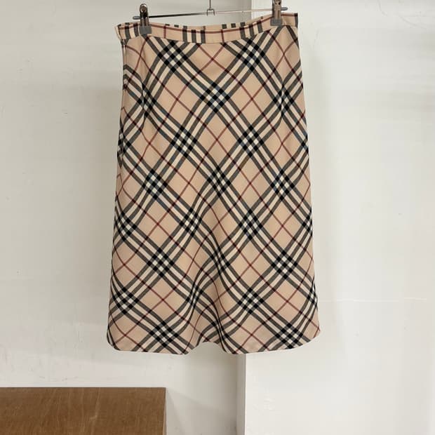 버버리 노바 체크 미디 스커트