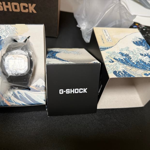 [국내정발] 지샥 호쿠사이 파도 DW-5600KHK25-1DR