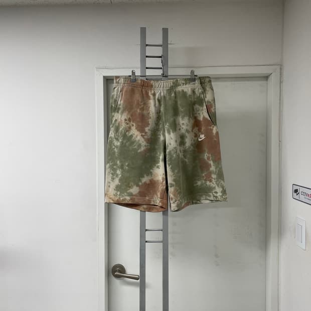나이키 다잉 반바지 M