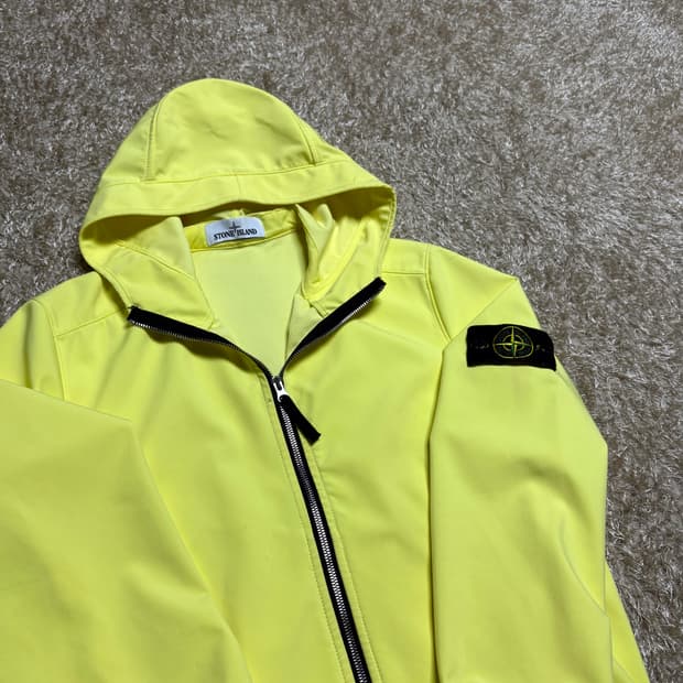 스톤아일랜드 라이트 소프트쉘 자켓