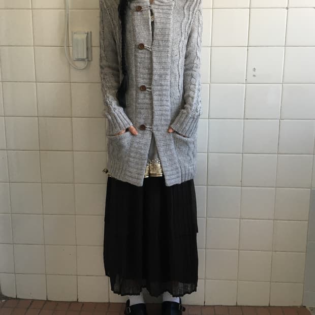 Cable pattern hood knit cardigan