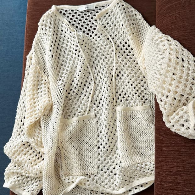 Loose gauge wide silhouette mesh knit