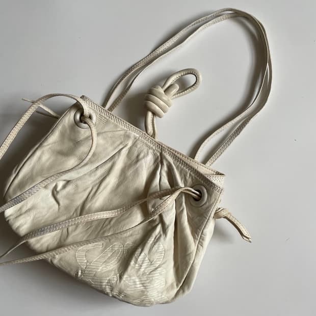 로에베 스트링 백