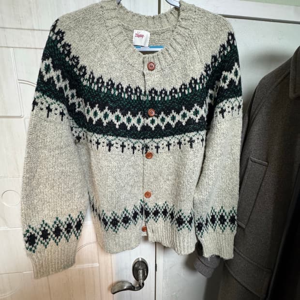 노르딕 가디건 오트밀 그린 색상