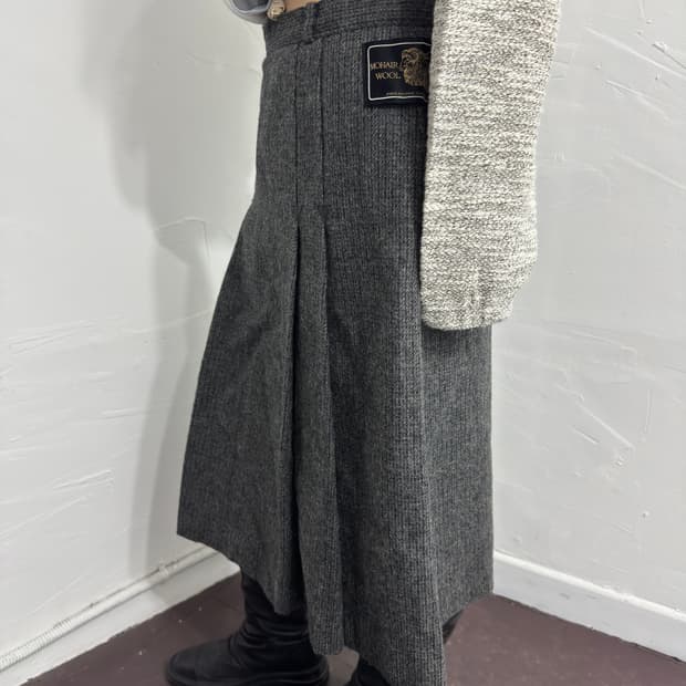 daytime wool pleats skirt