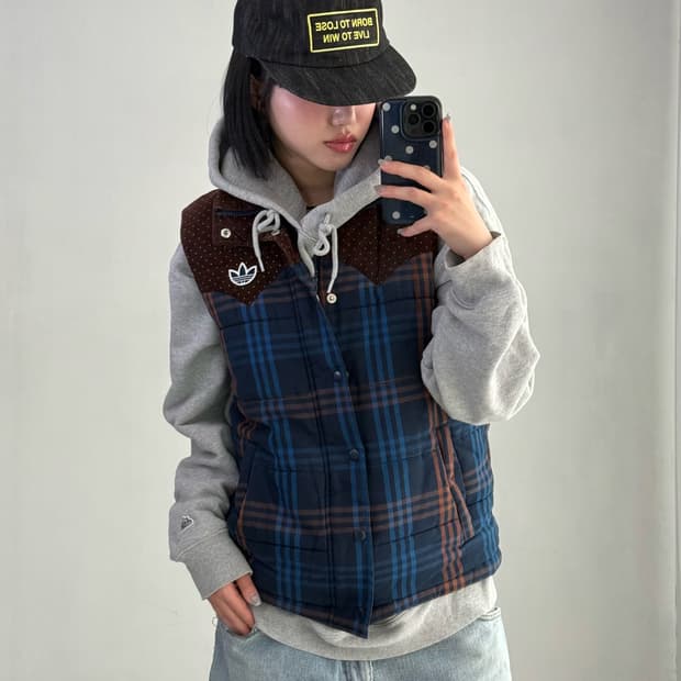 아디다스 브라운 도트 체크 패딩조끼