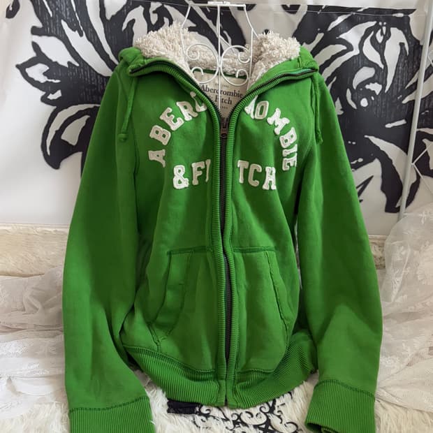 • Abercrombie Green Fur Hood Zip-Up 